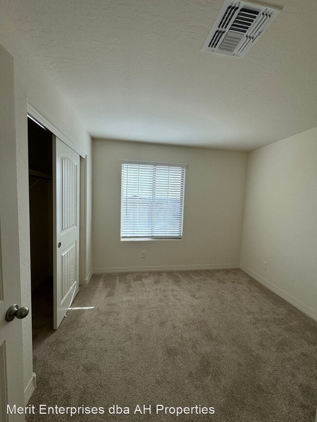 Building Photo - 4 br, 3 bath House - 17256 W SPUR DR