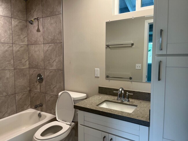 Foto del edificio - Kaneohe Duplex - Downstairs unit 2 bedrooms, 1.5 bath with 2 parking stalls - Avail now!