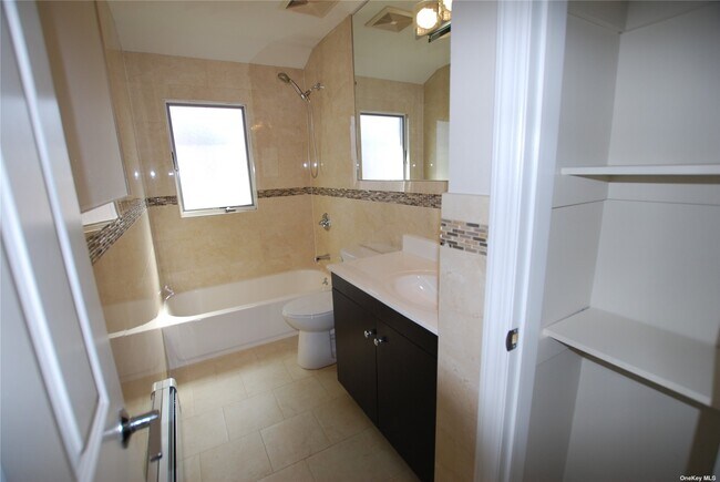 Foto del edificio - 45-44-45189 189th St