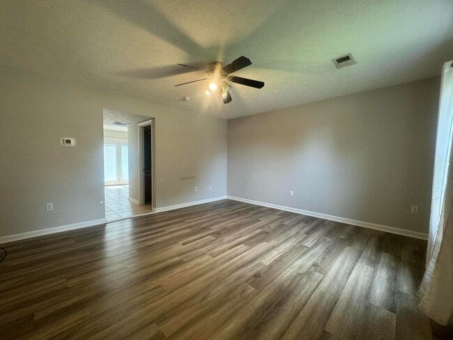 Foto del edificio - 125 Woods Trail