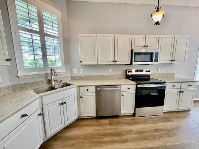 Building Photo - 95116 Village Dr