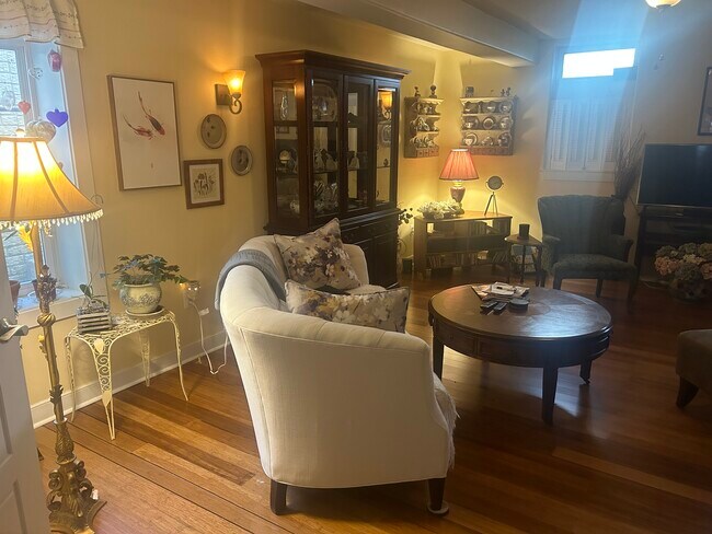 Living Room - 8111 Chestnut Crest Dr
