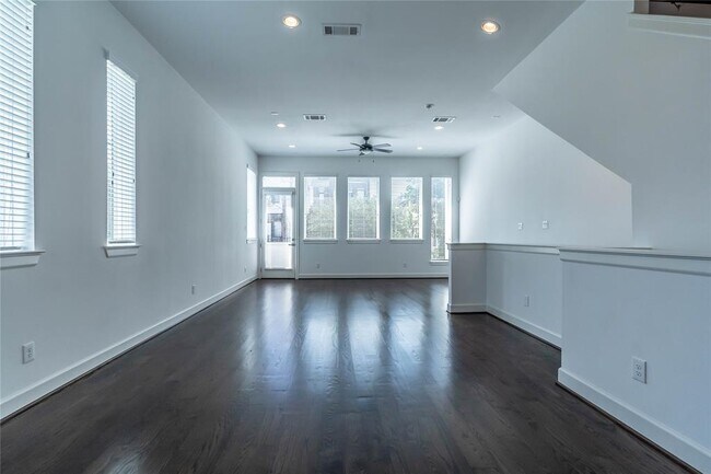 Foto del edificio - 4609 La Branch St