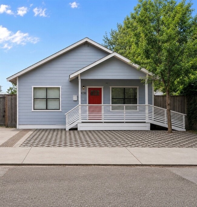 Building Photo - 4730 Bell St