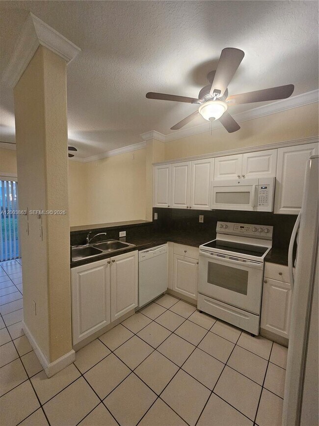 Foto del edificio - 1543 SE 25th St