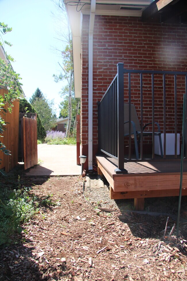 Side gate to back yard - 2312 Summit Dr