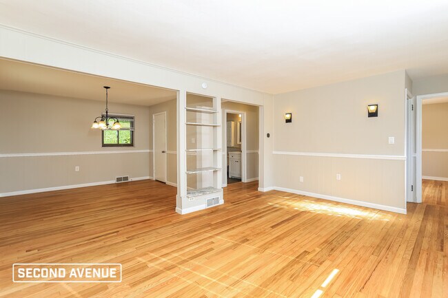 Building Photo - 2015 Plainview Ave