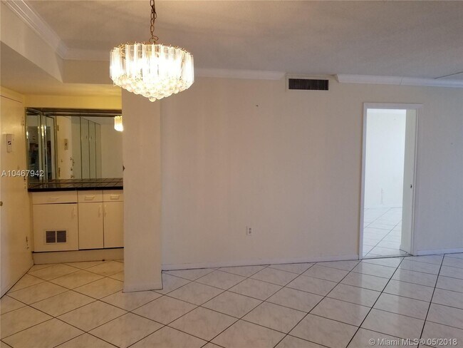 Building Photo - 1833 S Ocean Dr