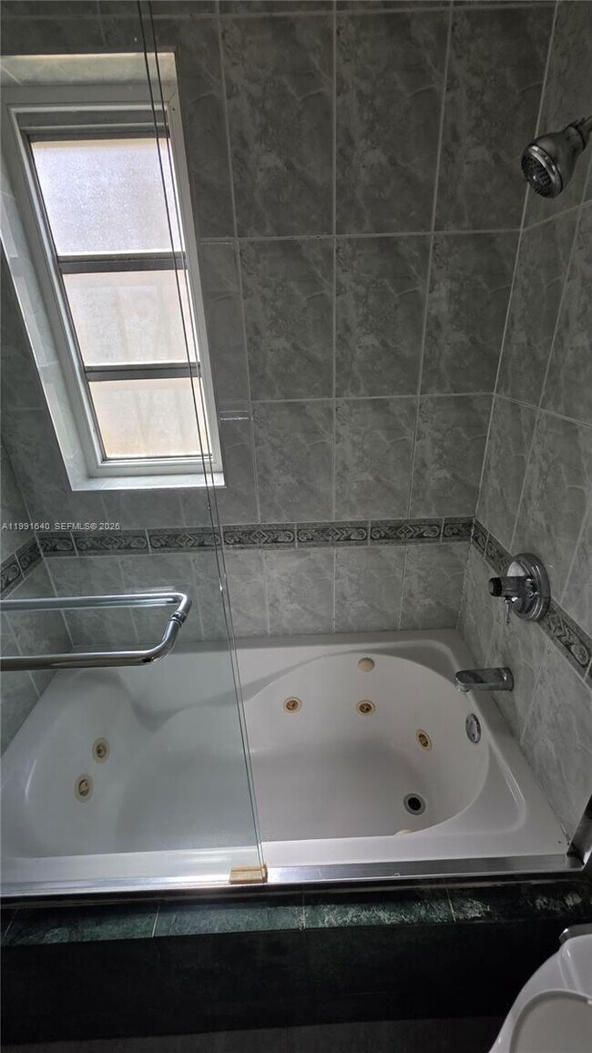 Foto del edificio - 2114 Biarritz Dr