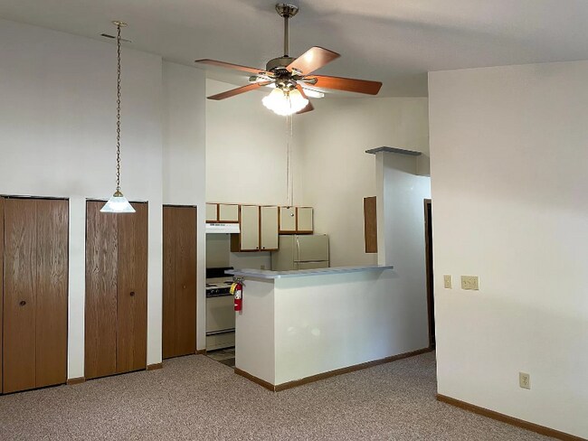 Building Photo - 10601 Cunot-Cataract Rd