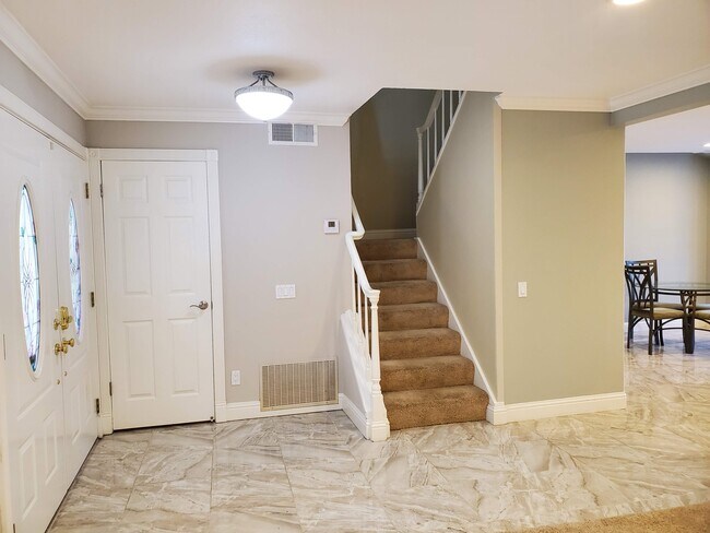 Building Photo - 19 Cobblestone Ct