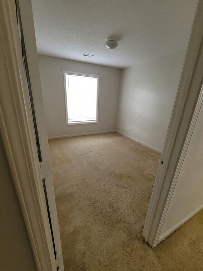 Foto del edificio - BEAUTIFUL SPACIOUS HOME READY TO MOVE IN !!!