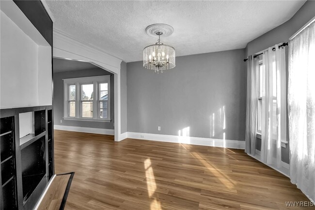 Building Photo - 990 Hertel Ave
