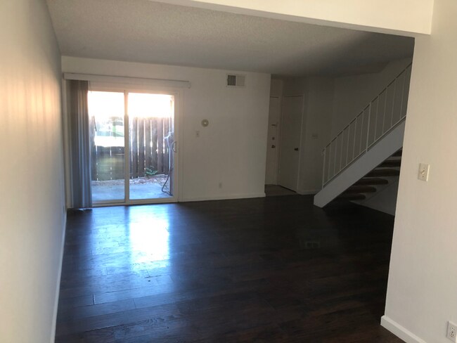 Building Photo - 2015 Olivera Rd