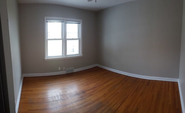bedroom 1 - 4242 S 15th Ave