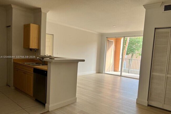 Building Photo - 6841 SW 44th St