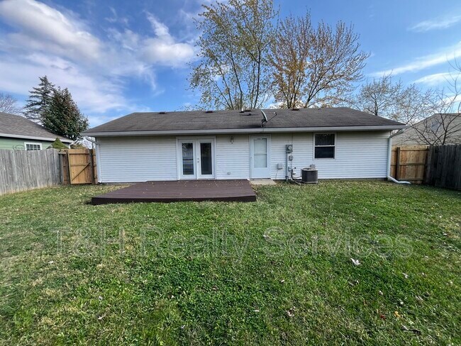 Building Photo - 5020 Bahia Dr