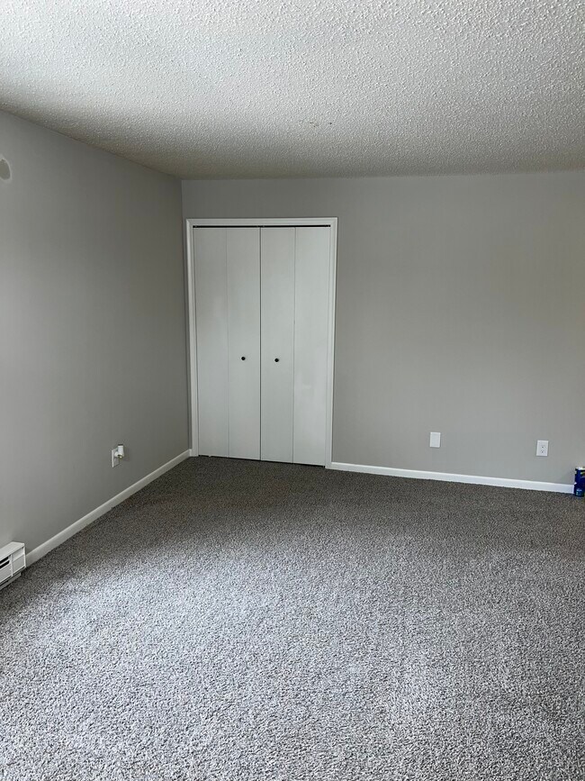 Building Photo - 5236 Pointe Dr