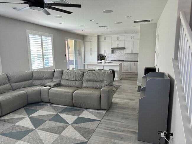 Living room - 1272 E Providence Loop