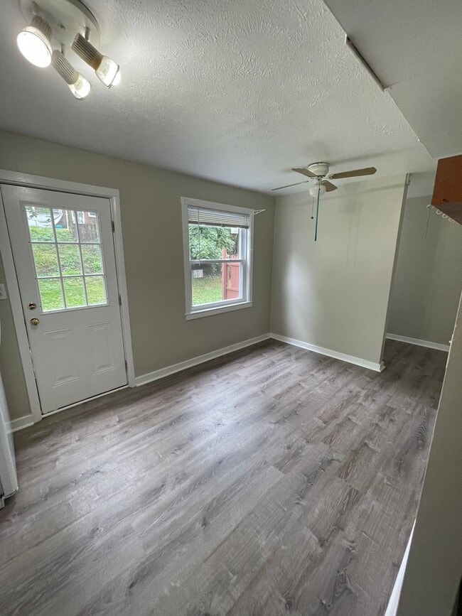 Building Photo - 422-426 Cedar Drive