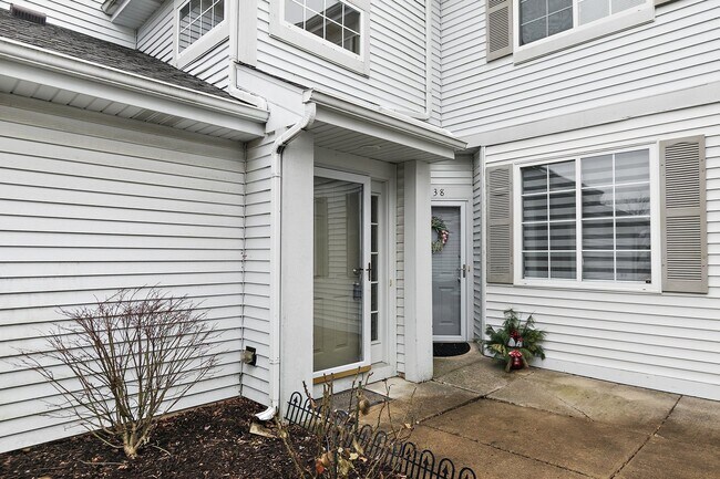 Foto del edificio - 240 Camel Bend Ct