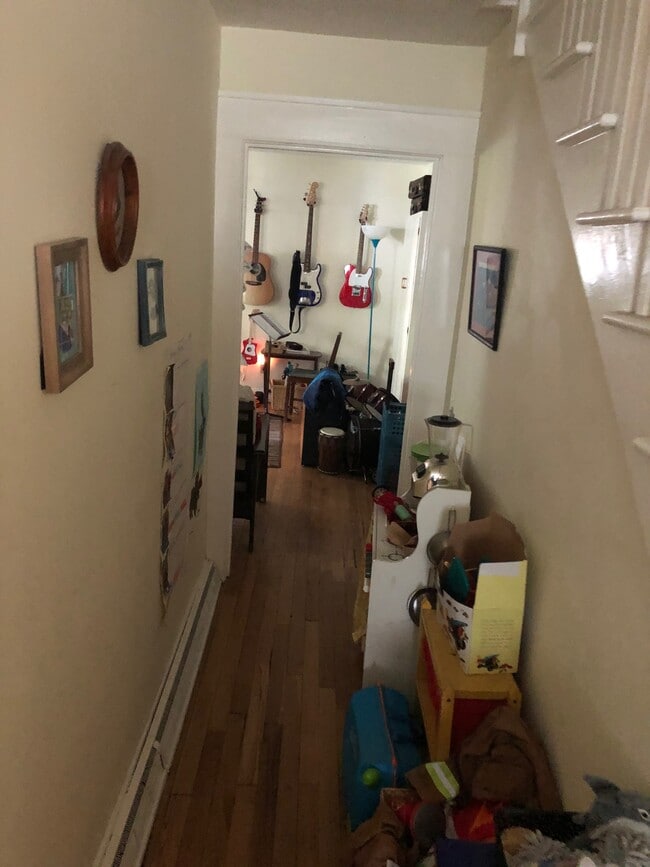 Front of apartment hallway, leads to dining room - 317 E Falls St