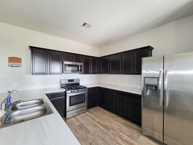 Foto del edificio - 21043 Iris Holly St