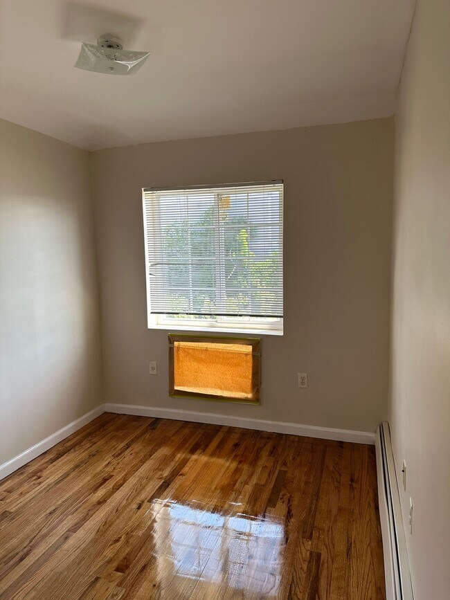 Foto del edificio - 2861 Grace Ave