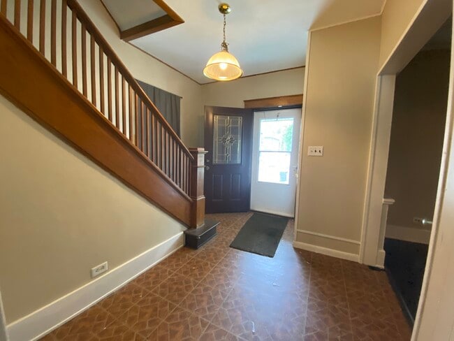 Building Photo - 317 Haney Ave