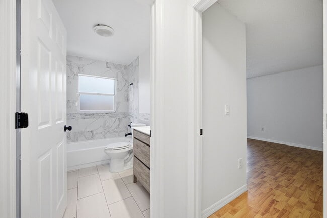 Building Photo - 1804 Staysail Dr