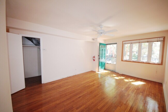 Building Photo - 218 10th St NE