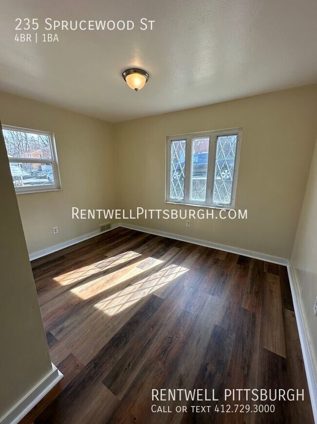 Foto del edificio - Must-See 4 Bedroom Home in Carrick - Half ...