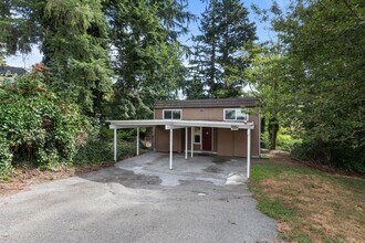 Building Photo - 6118 Kenwood Dr