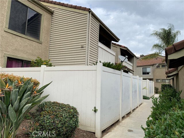 Building Photo - 75 Carriage Way