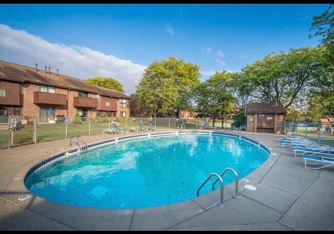 Building Photo - 9022 N Park Plaza Ct