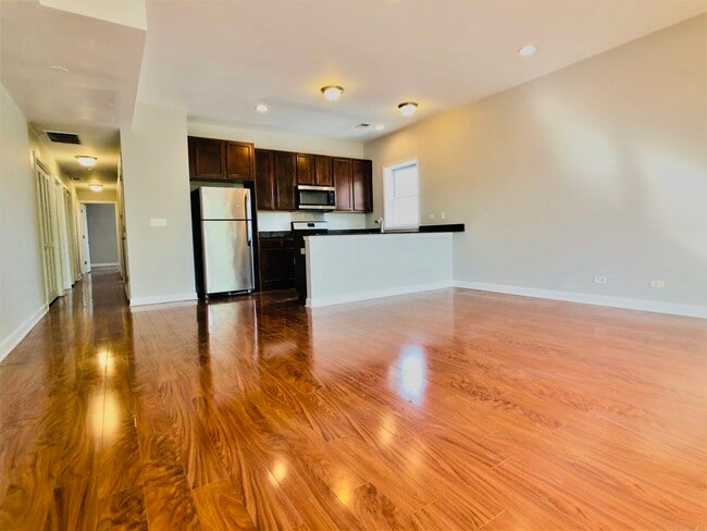 Building Photo - 214 W 31st St