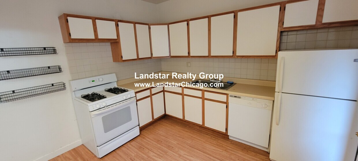 Foto principal - 4905 N Springfield Ave