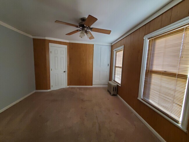 Building Photo - 120 Erdman St