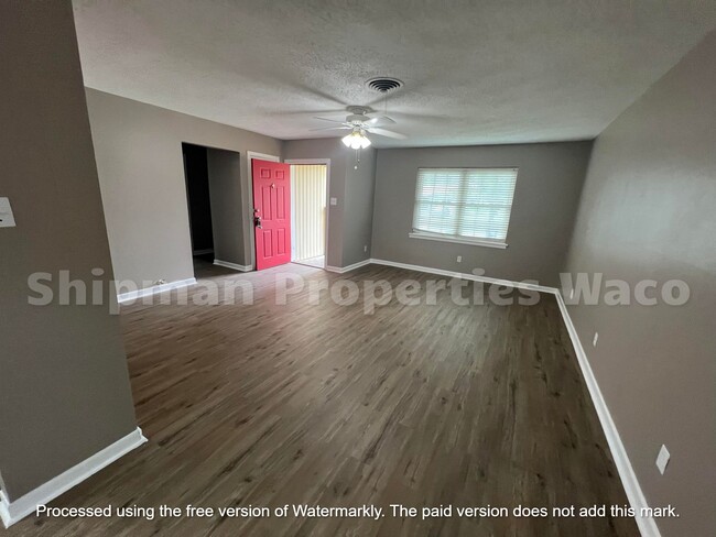 Building Photo - 1813 La Porte Dr