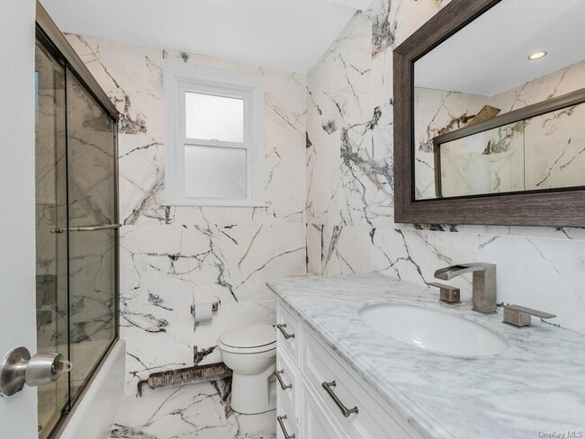 Building Photo - 2 Bryn Mawr Pl