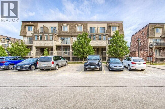 Photo du bâtiment - 240 Rachel Crescent