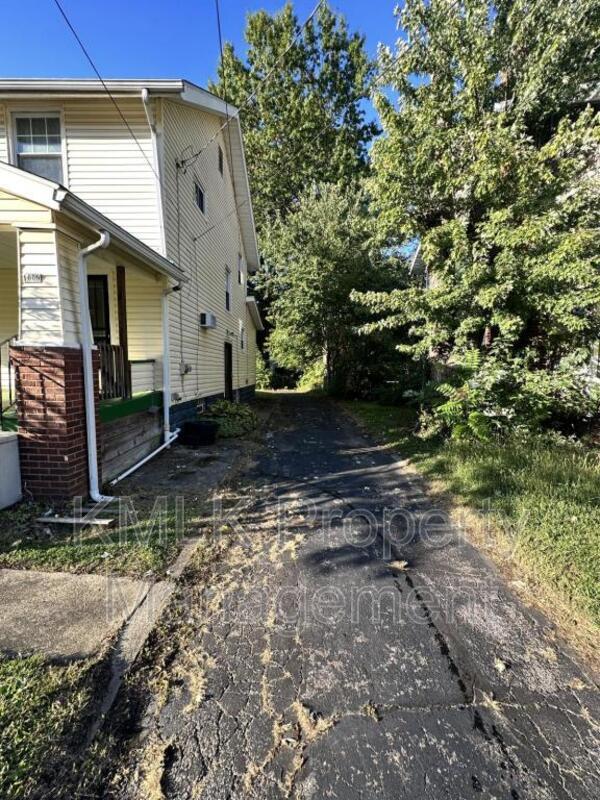 Building Photo - 1009 Stadelman Ave