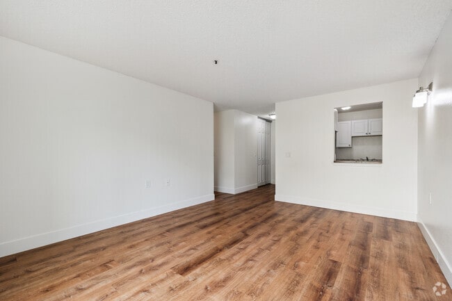 1BR, 1BA - 615SF - Living Room - Amberwood Apartments