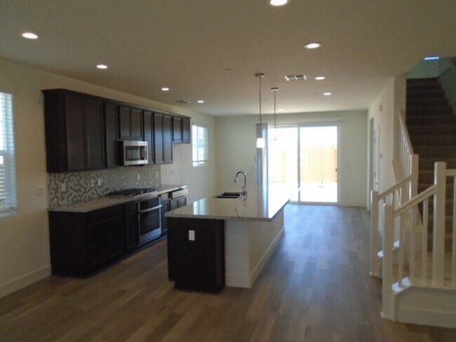 Foto del edificio - NEWER HOME IN LINCOLN OFF TWELVE BRIDGES!!