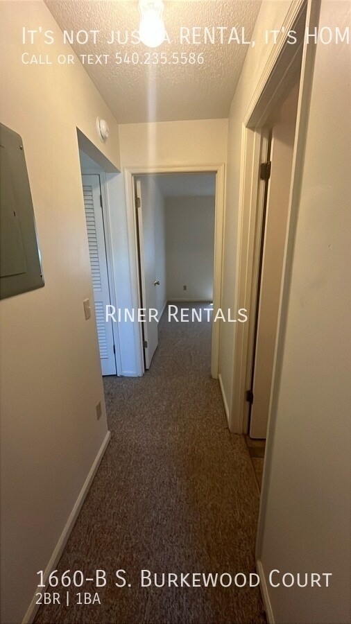 Foto del edificio - 1660-B S. Burkewood Court-