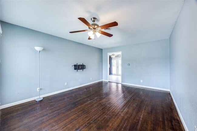 Foto del edificio - 8935 Clearwater Dr