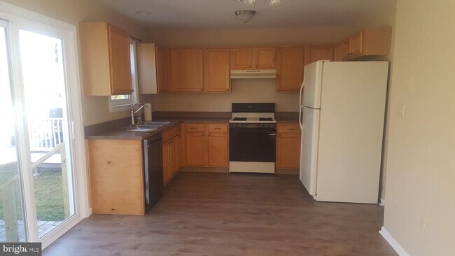 Building Photo - 1020 Heather Ln