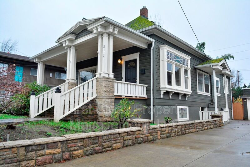 Primary Photo - 3114 SE Belmont St