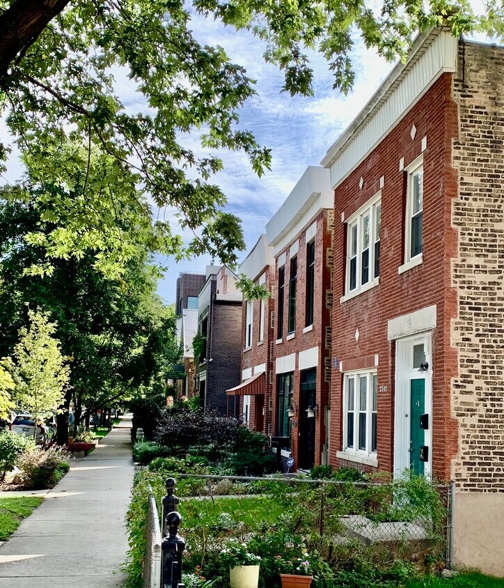 Primary Photo - 2341 W Belden Ave