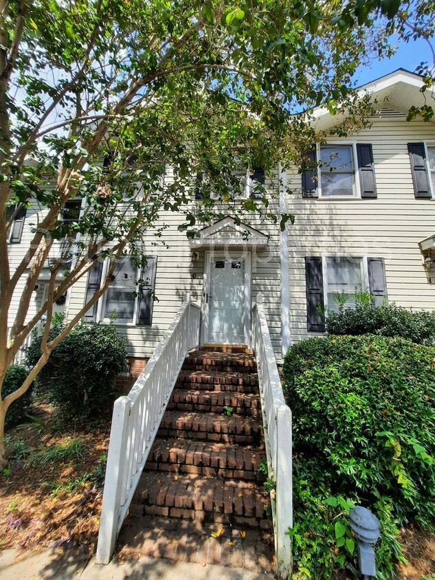 Foto principal - Shandon Oaks Townhome